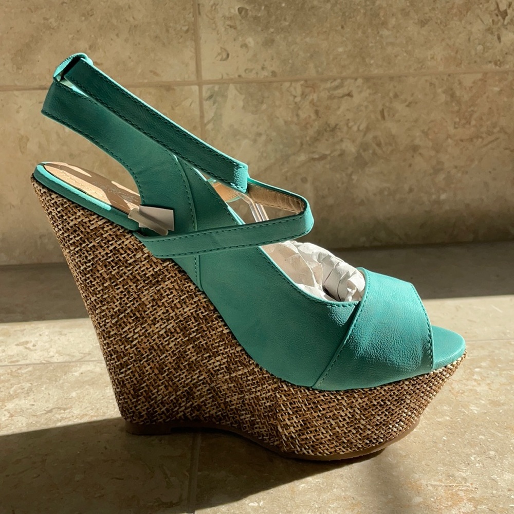 Design by Jacobies sea green wedges NIB size 9